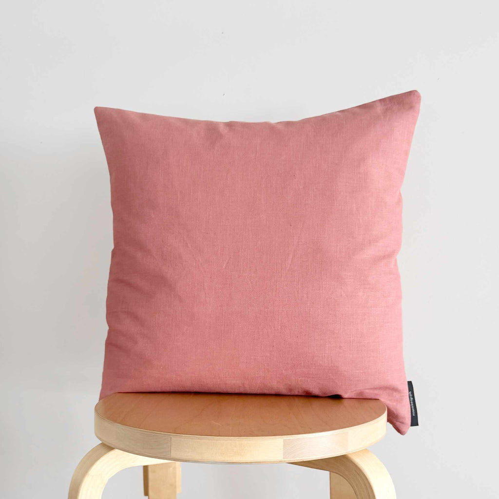 Pude 45 x 45 cm i 100% hør, støvet rosa. RosenbergCph