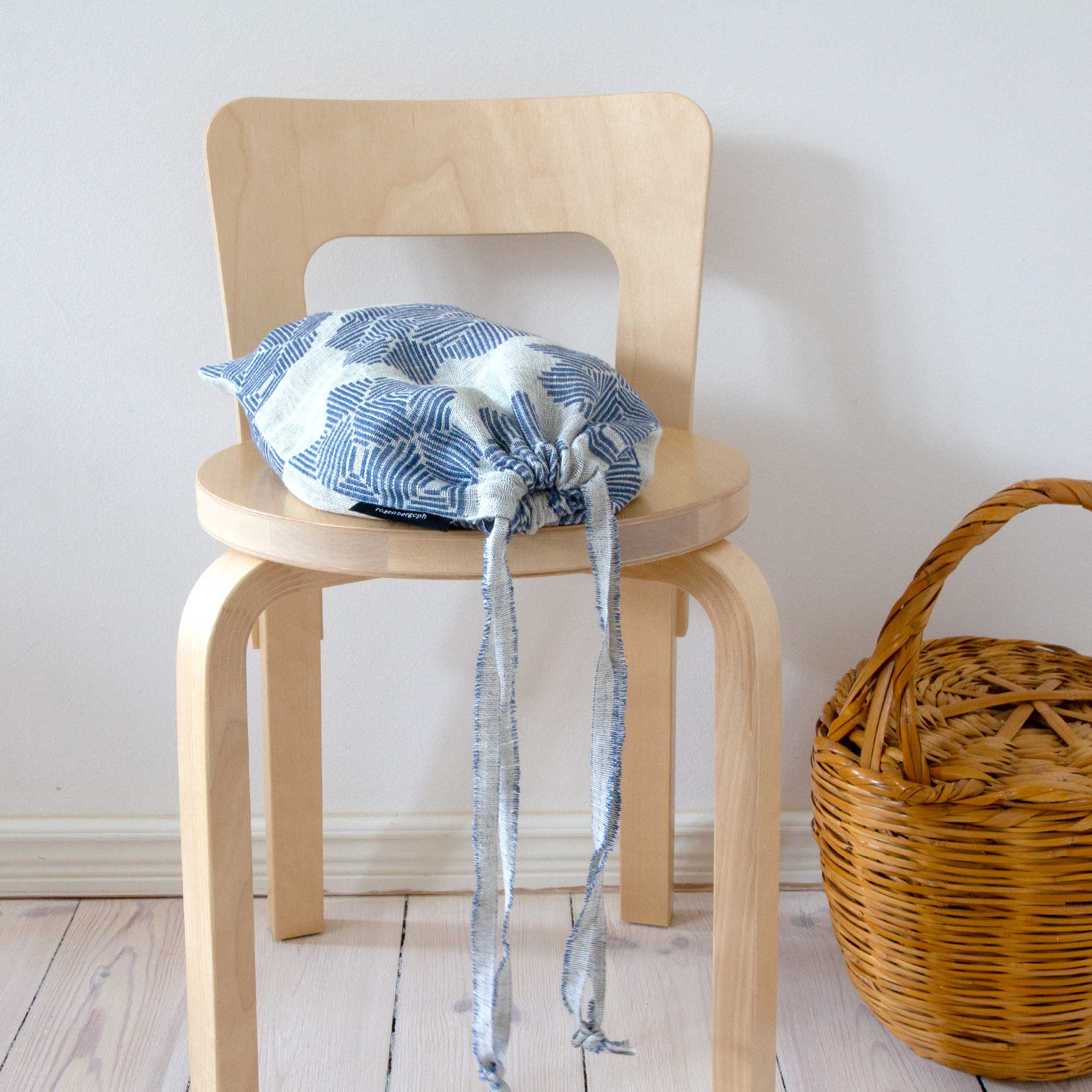 Snørrepose, ørkenrose, på stol, RosenbergCph