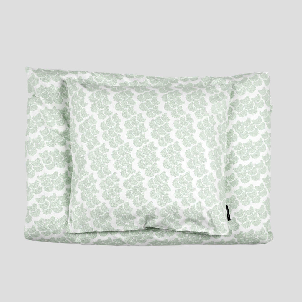 Sengetøj, økologisk bomuld, Obi aloe grøn mønster, foldet bunke, RosenbergCph