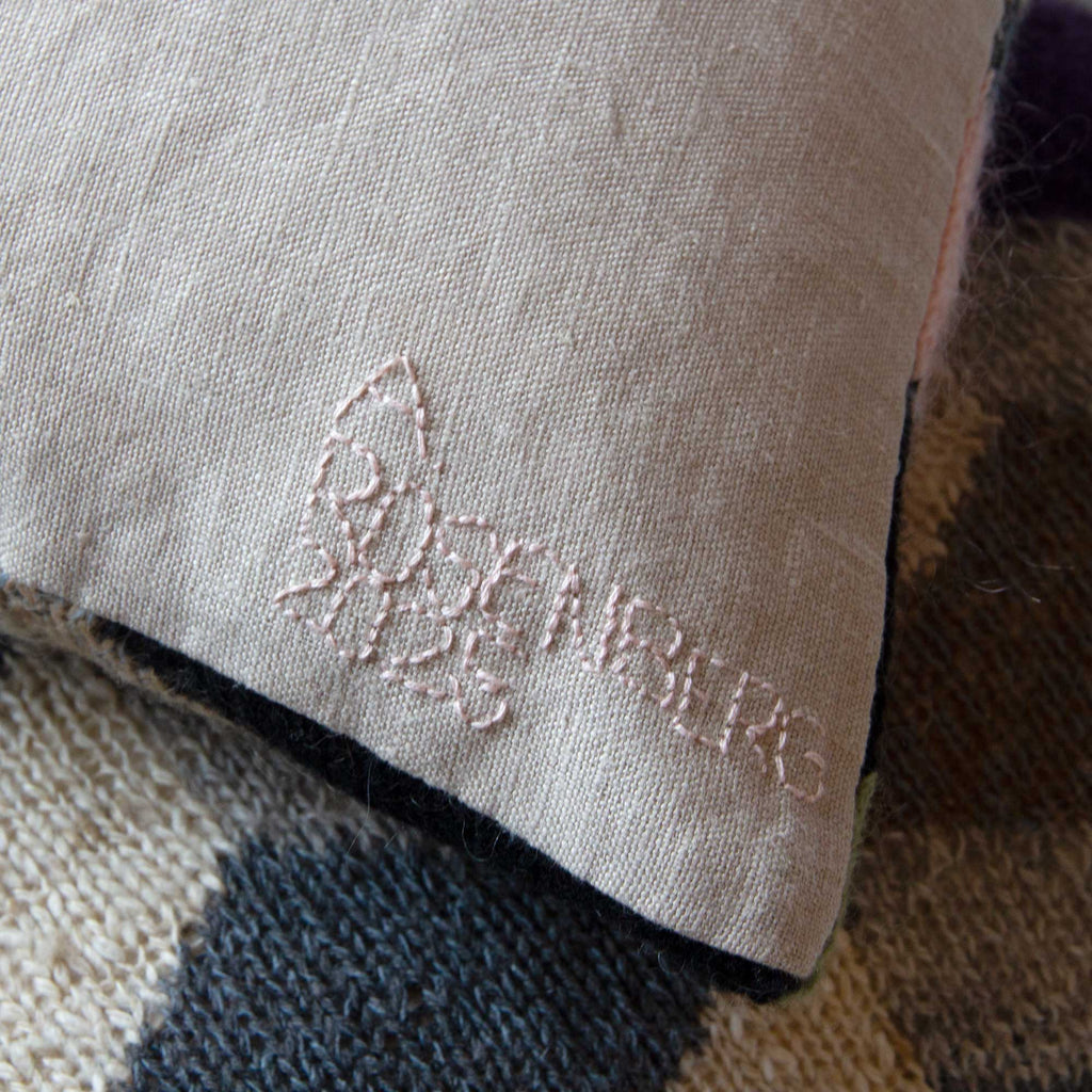 Unika pudebetræk håndstrikket, rhombille-mønster, broderet signatur, RosenbergCph