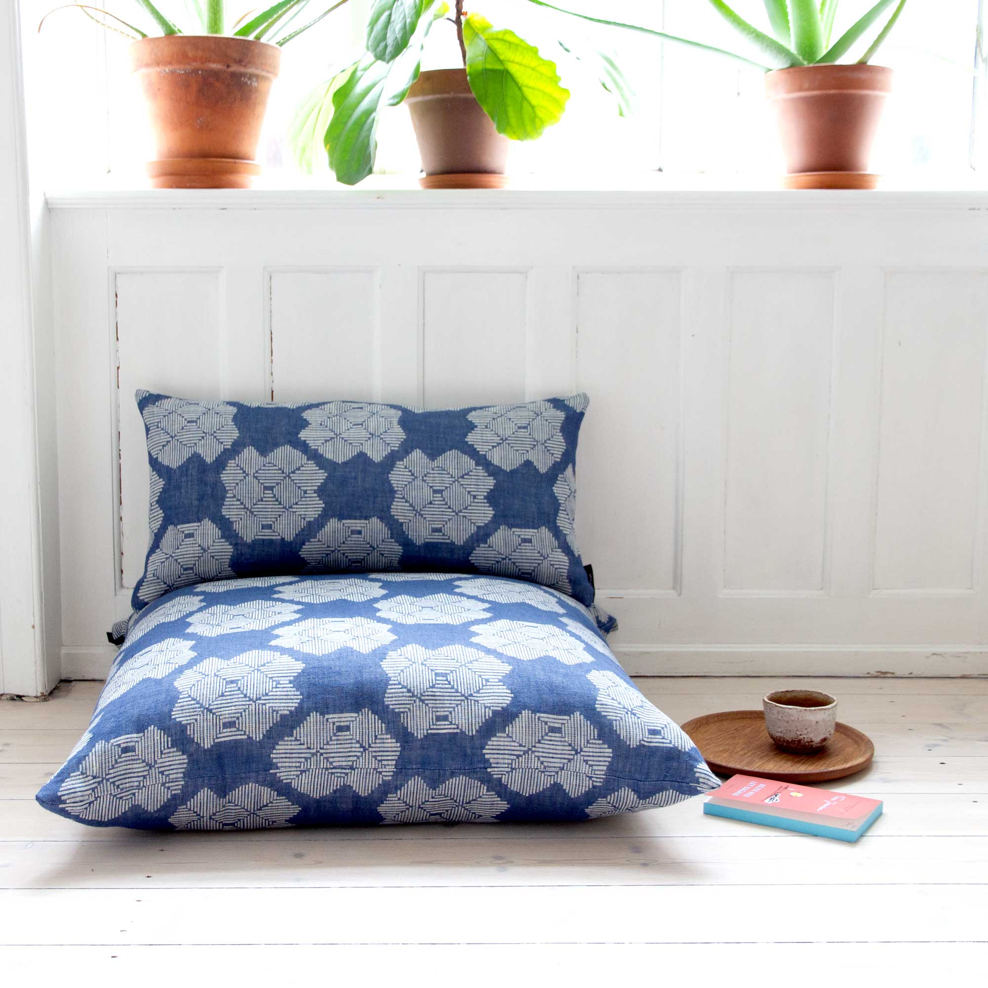 Cushion cover - 80 x 80 cm - blue desert rose