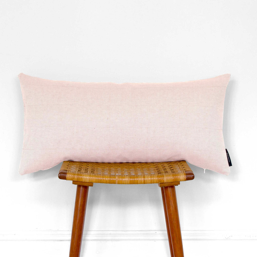 35 x 70 cm pudebetræk, lys koral hør/bomuld, på taburet, RosenbergCph