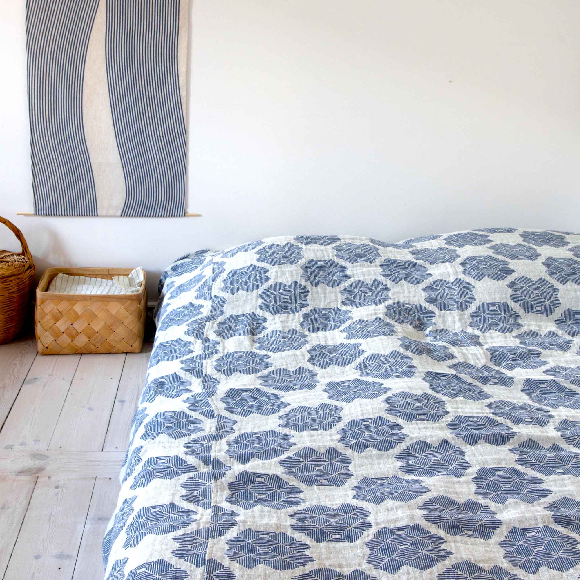 bed spread in 100% linen desert roses pattern, design Anne Rosenberg, RosenbergCph