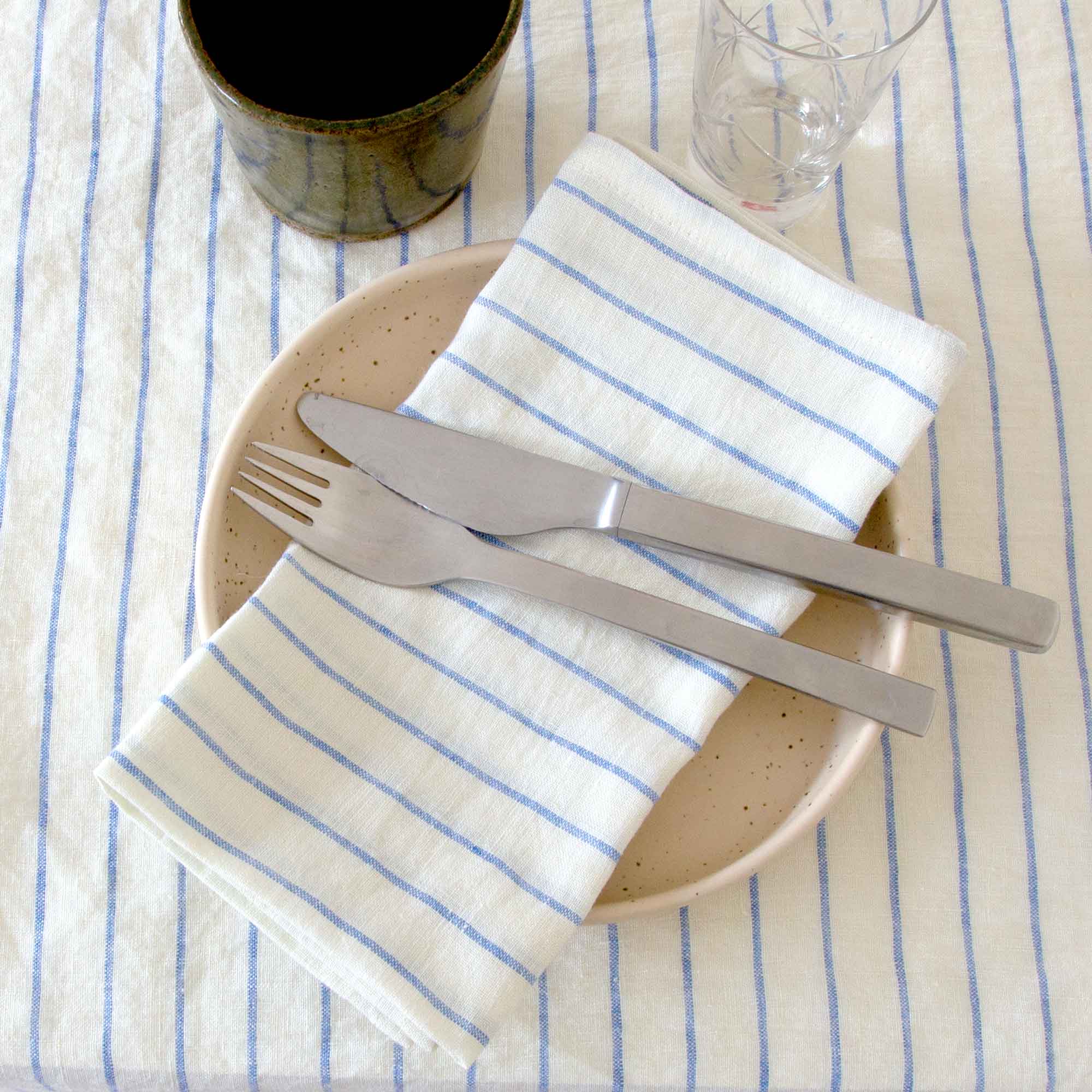 Servietter, rent hør, Stripe blue, design af Anne Rosenberg, RosenbergCph