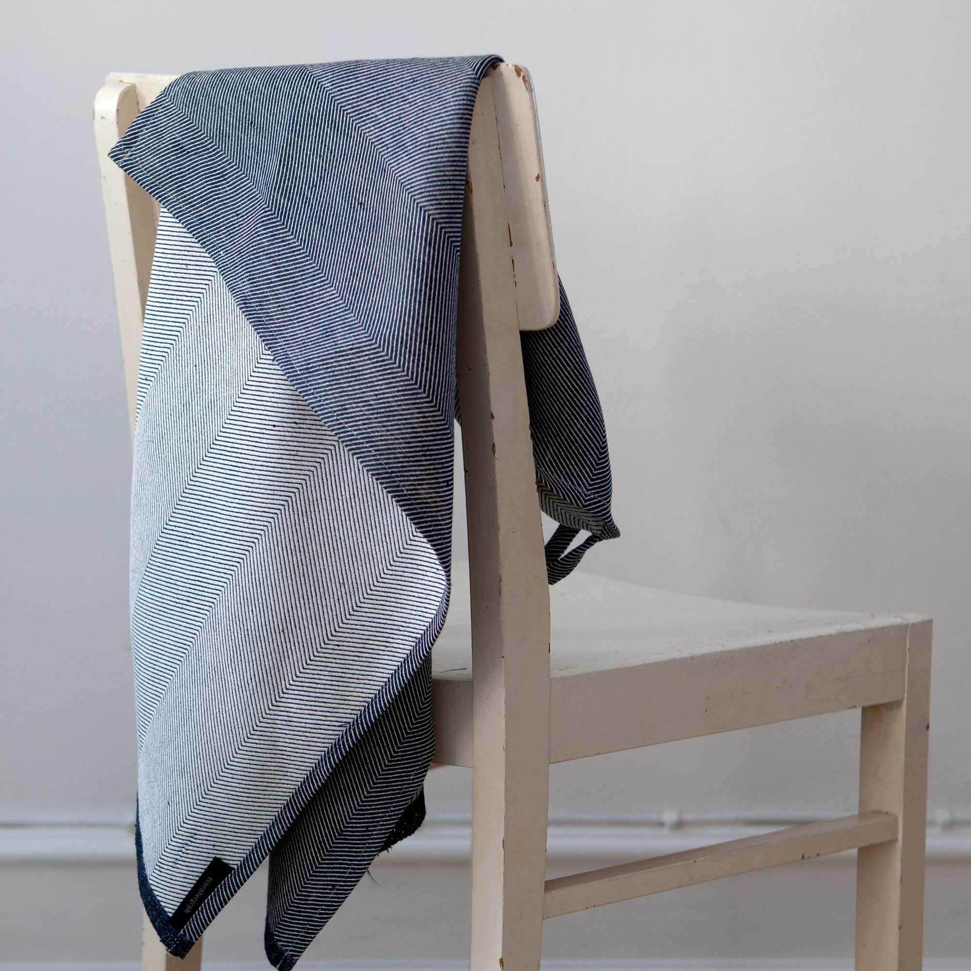 Håndklæde, Indigo, hør/bomuld, design af Anne Rosenberg, RosenbergCph