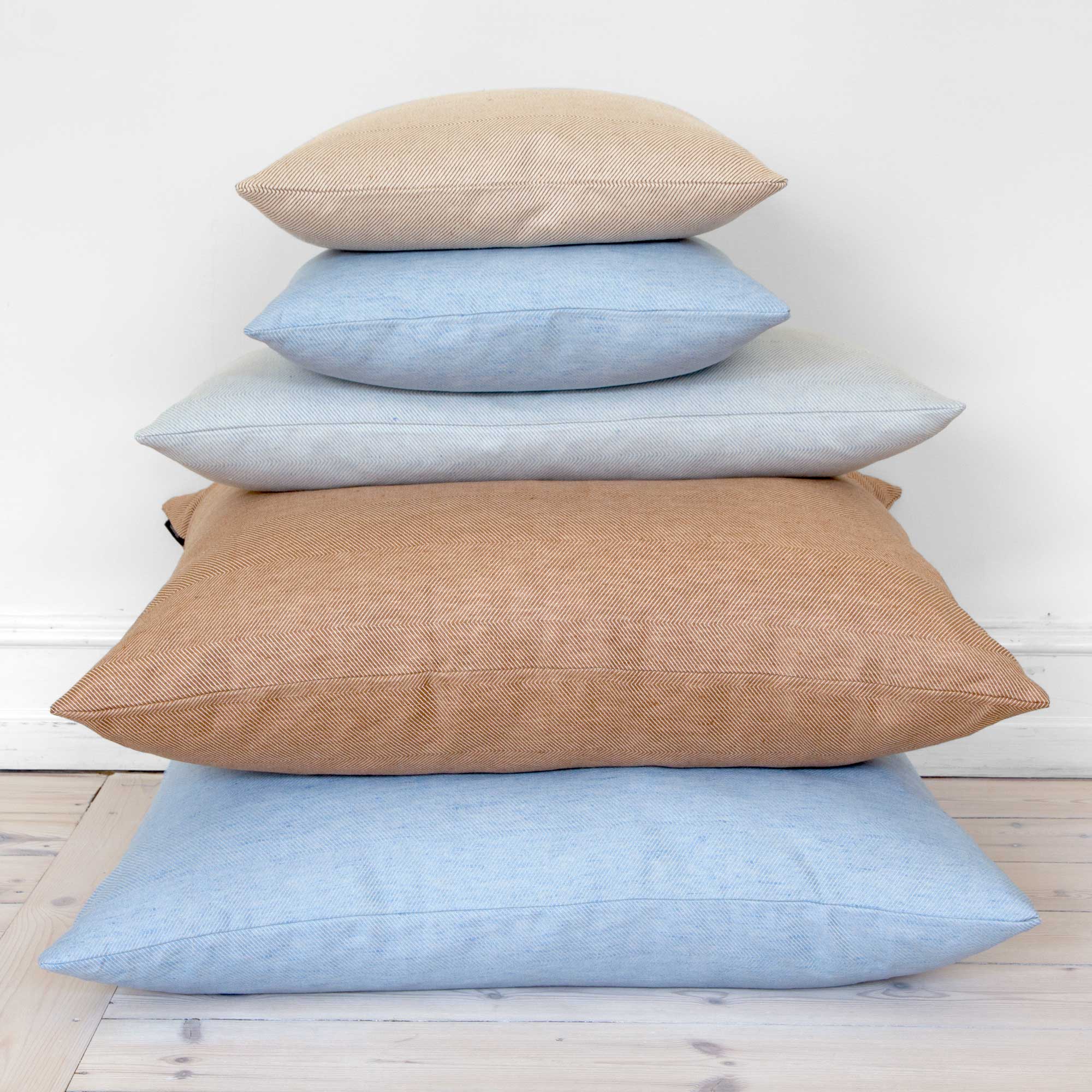 Cushions linen/cotton herringbone weave, design by Anne Rosenberg, RosenbergCph
