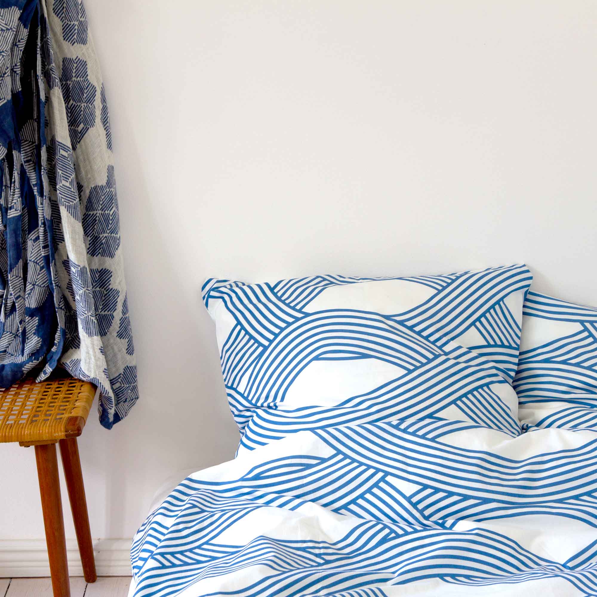 Havblåt sengetøj af økologisk bomuld, design af Anne Rosenberg, RosenbergCph