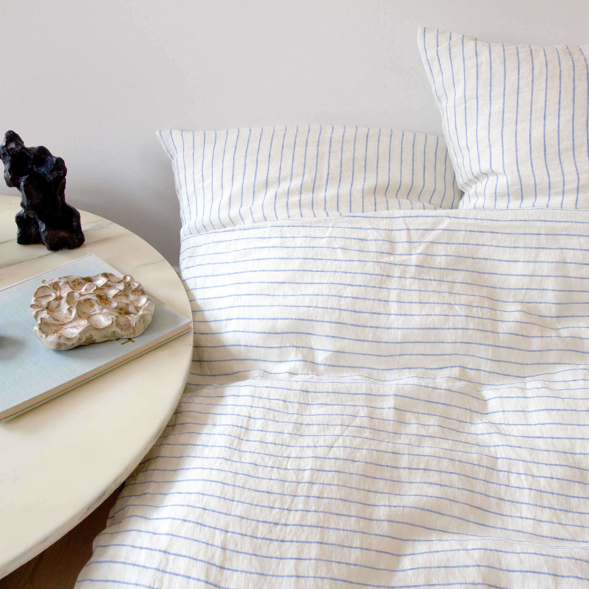 Stribeblåt 100% hør sengetøj, designet af Anne Rosenberg, RosenbergCph