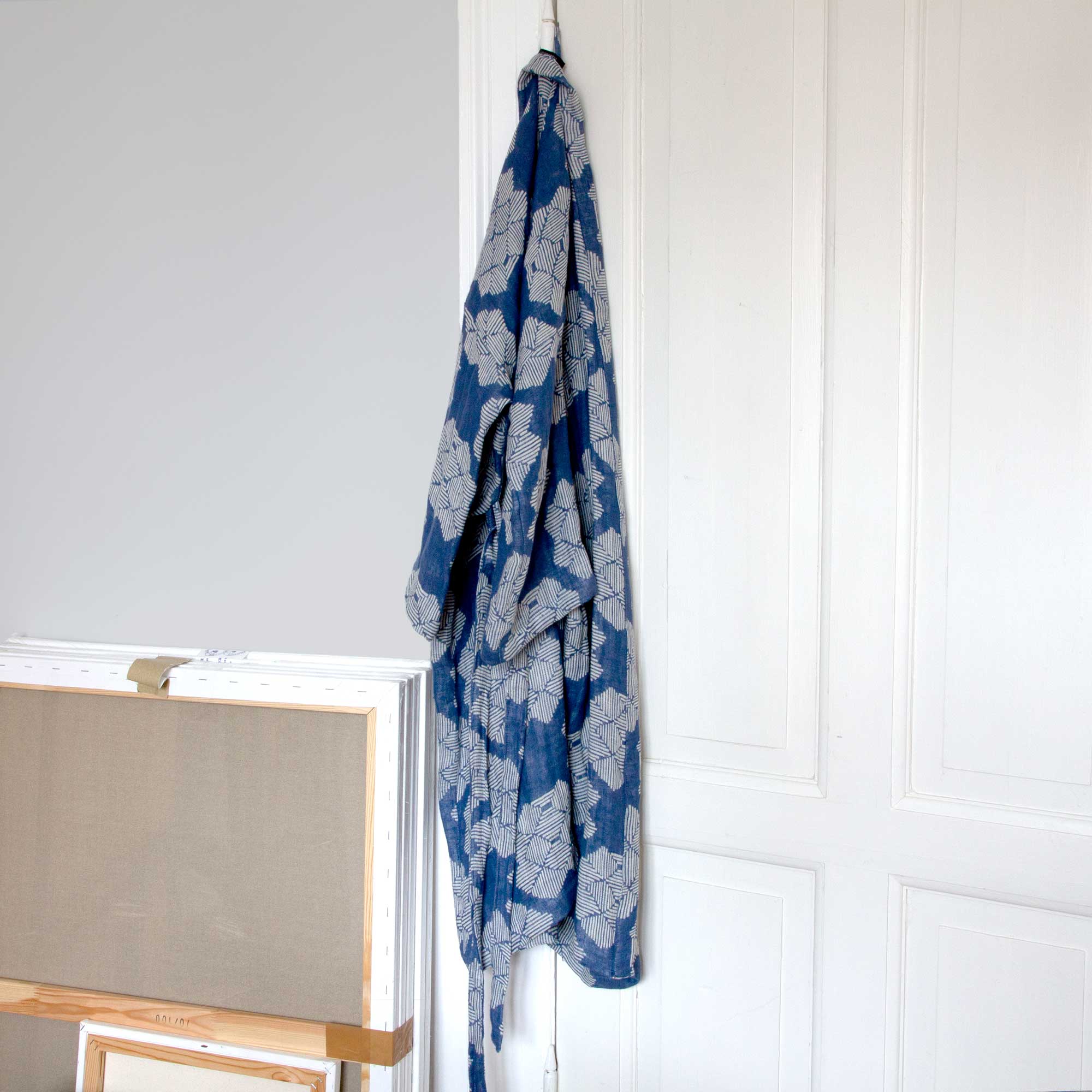 Kimono badekåbe, Desert roses blue, ren hør, design af Anne Rosenberg, RosenbergCph