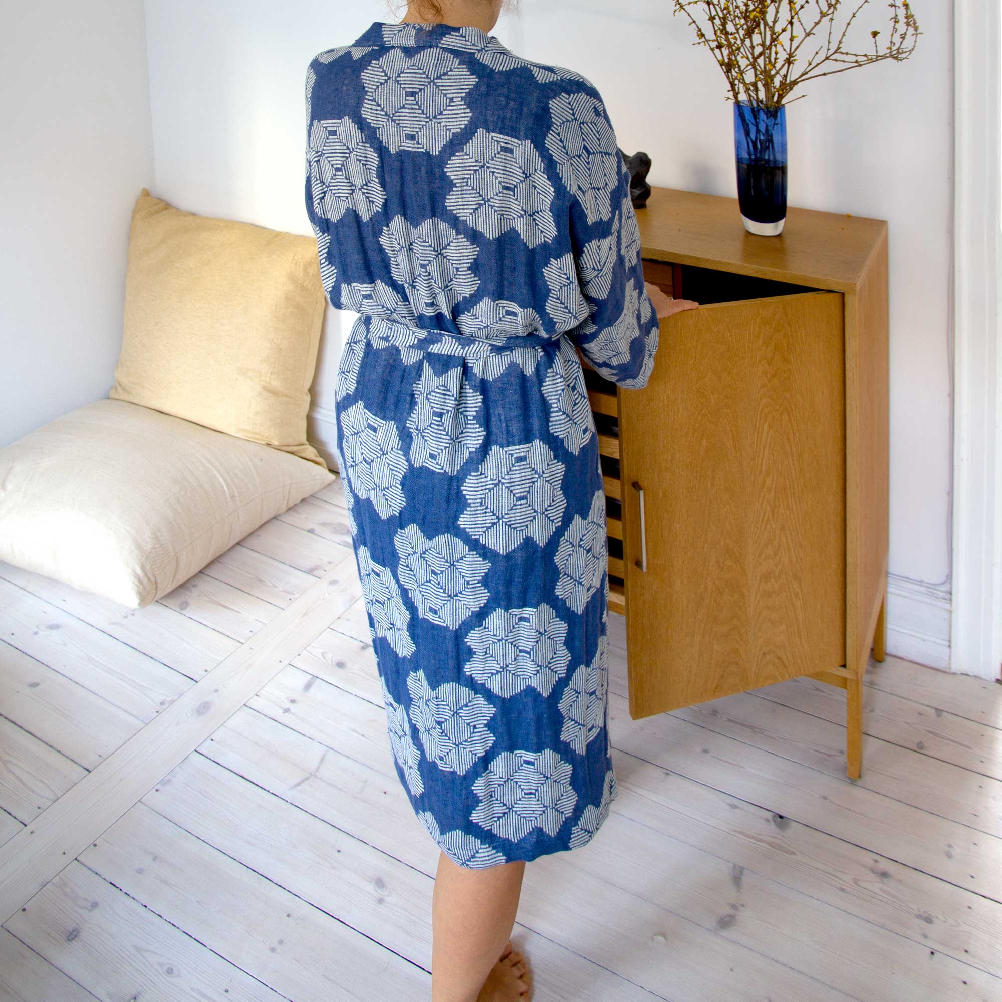 Kimono bathrobe, Desert roses blue, pure linen, design by Anne Rosenberg, RosenbergCph