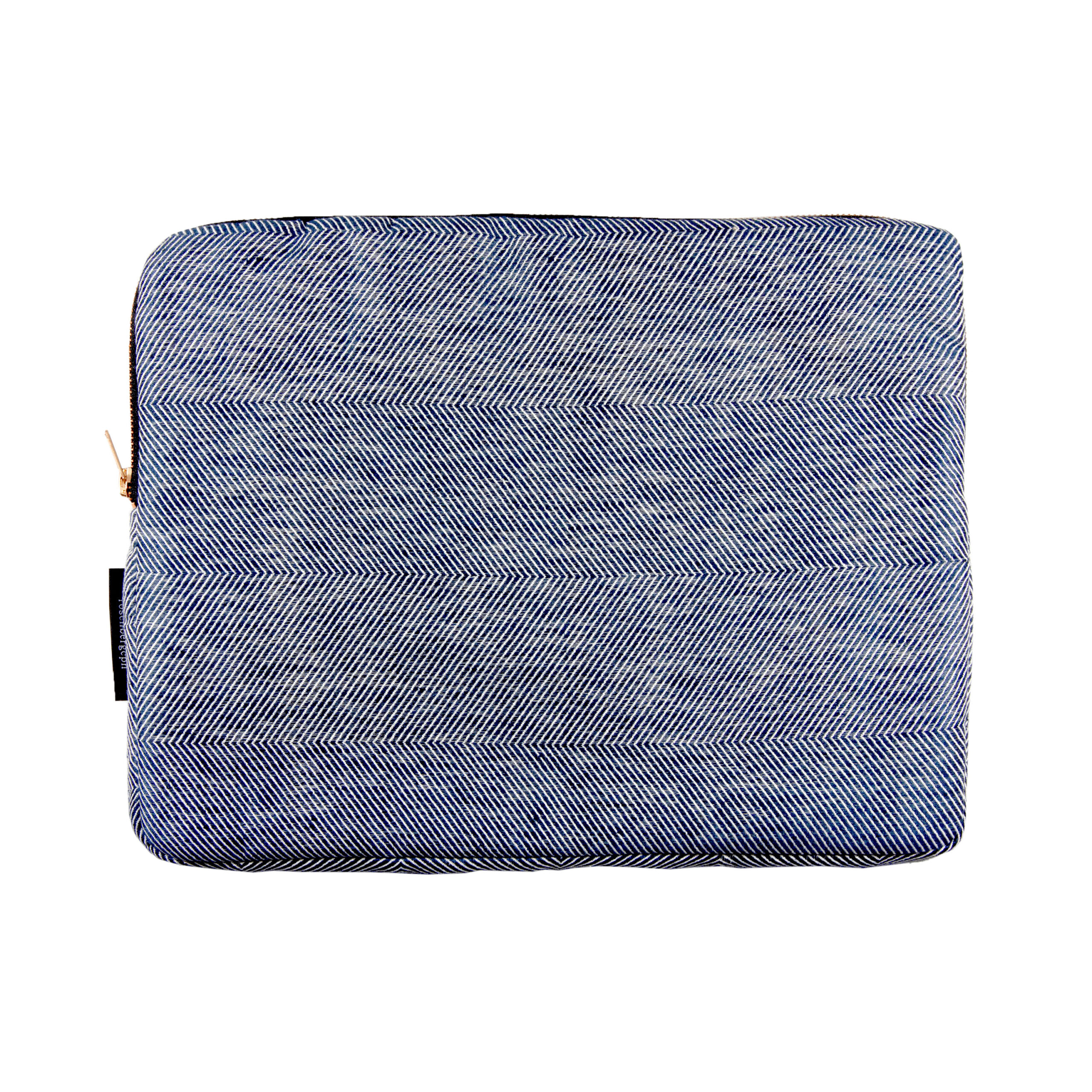 Escape laptop-sleeve i indigoblå sildebensvævning, design af Anne Rosenberg, RosenbergCph