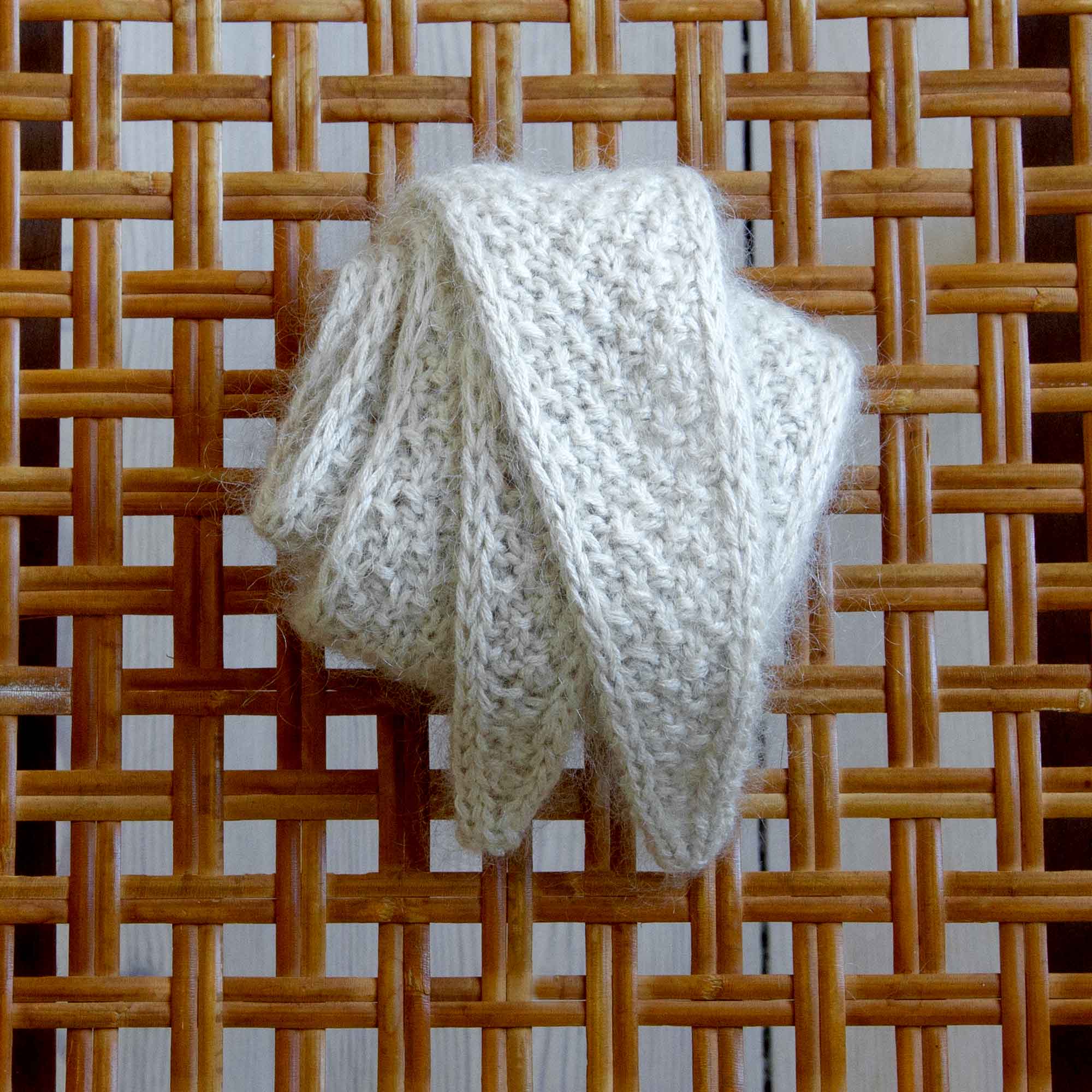 Adda tørklæde strikket silke og mohair. Design og håndstrik Anne Rosenberg, RosenbergCph